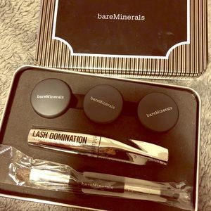 Never used Smokey eye set